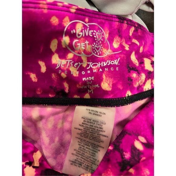 Betsy Johnson hot pink performance cropped activewear pants size medium - Picture 11 of 12